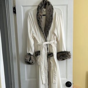 Pottery Barn Faux Fur Trim Ombré Robe